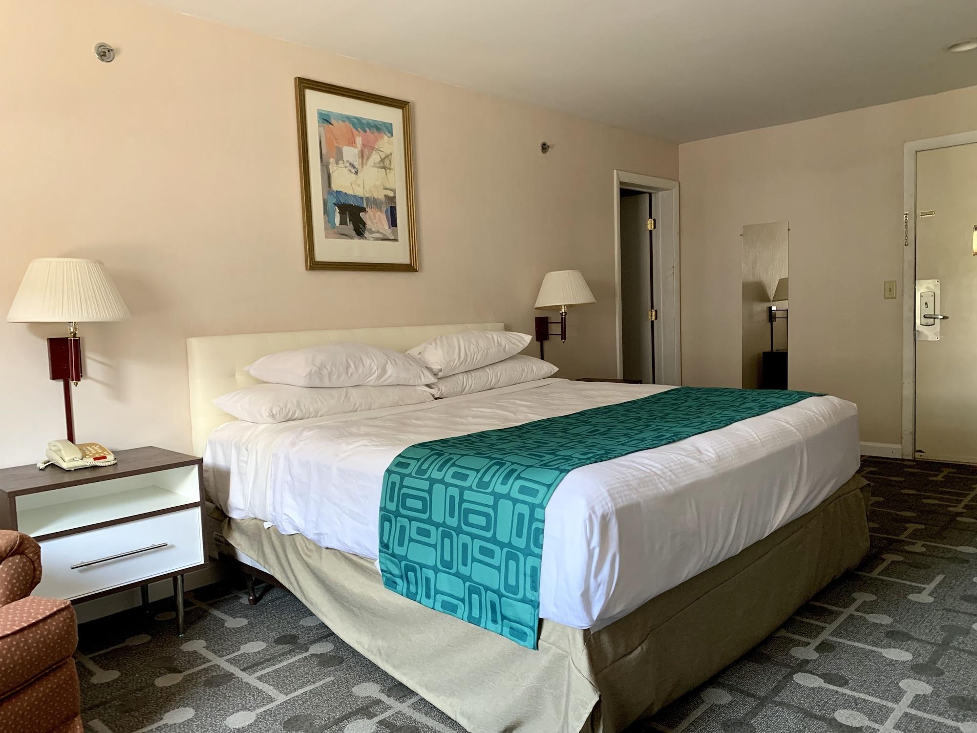 Howard Johnson By Wyndham