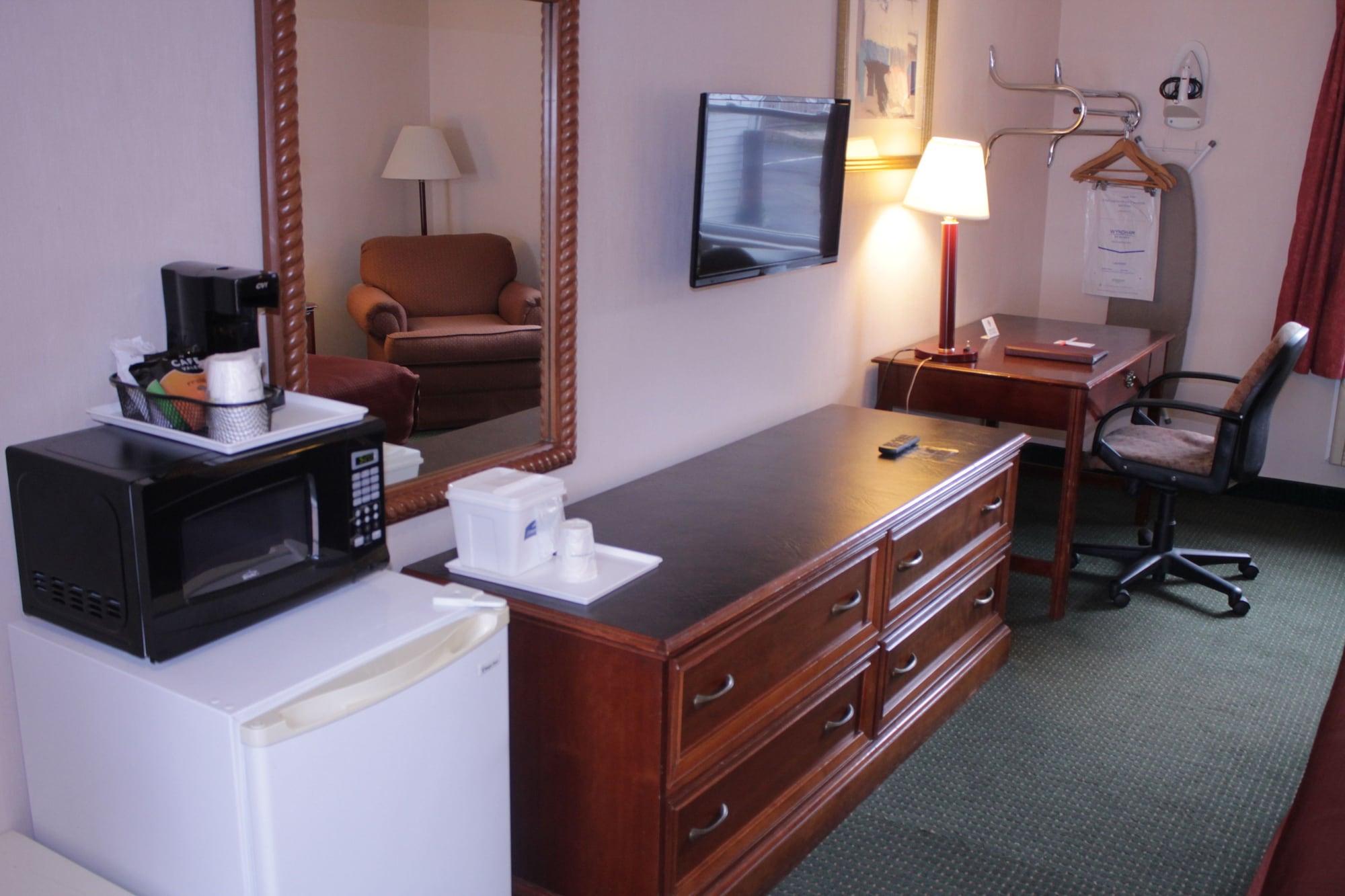 Howard Johnson By Wyndham
