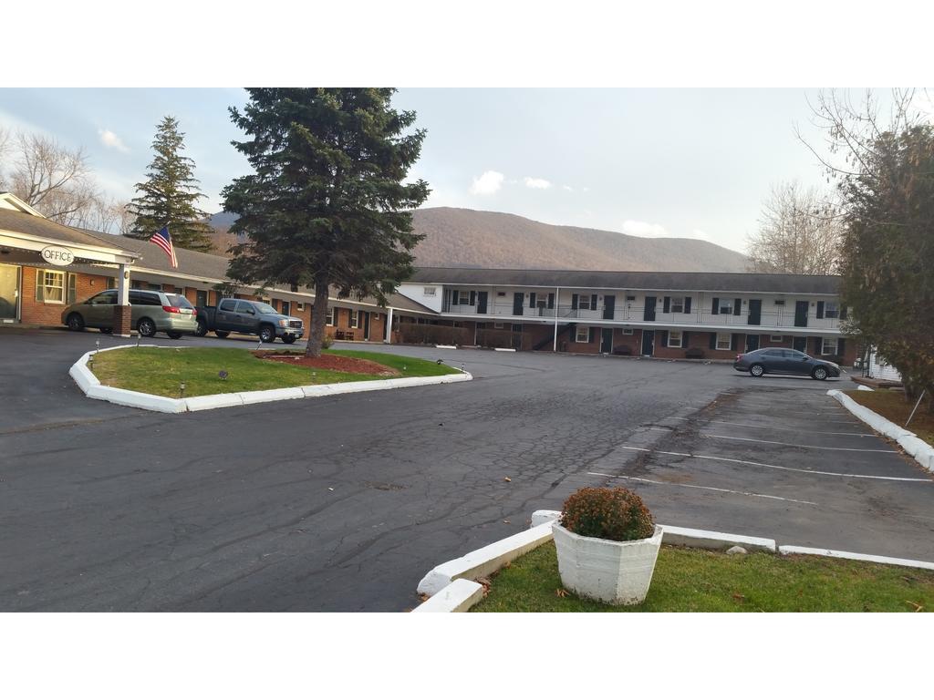 Howard Johnson By Wyndham